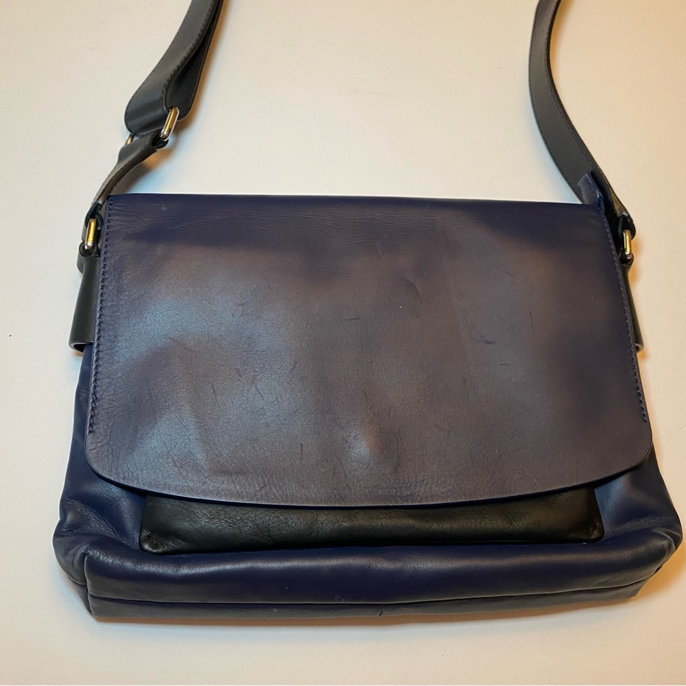Banana Republic Navy Blue and Black Crossbody MessengerLeather bag. 17 inch drop - Picture 3 of 15